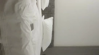 清纯可爱的美术学院学生背着男友过来手撸