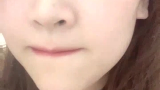【在线】戴着时尚圆帽的小美女往下退去裙子不停的ZM 1V
