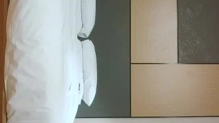肉肉的丰满10级甜美轻少妇，全程高冷的感觉 跳蛋自慰，虽然自慰有点敷衍 但耐不住甜美漂亮，自慰滋滋滋的喷水，看着渴了
