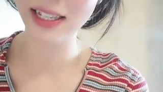 欧洲美女在宿舍房间里狂野的一面惊喜