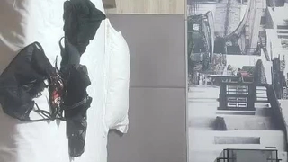 这个大学宿舍房间里的老和年轻碰撞