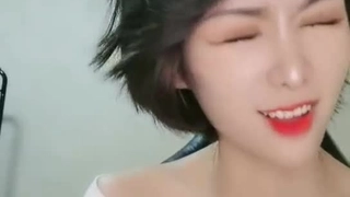 迅雷视频对话精彩 刚上大学就勾搭到了白富美学姐（女主联络方式及露脸视频在简界