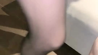 学生通过接受美丽朋友的口交来缓解压力
