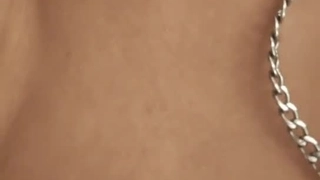 超棒身材美乳网红女神！揉捏奶子超粉嫩，脱下内裤特写嫩穴，摇摆扭腰更是诱惑