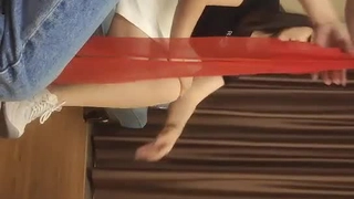 与一个身材娇小、阴户紧致的美女做爱是一道美景。