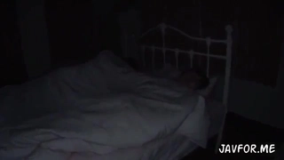 女子接受邀请拍摄捆绑SM虐操，被两位女子玩弄淫叫不停